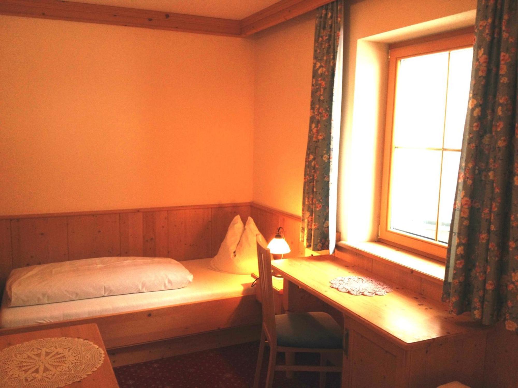 Hotel Sagritzerwirt Großkirchheim Zimmer foto